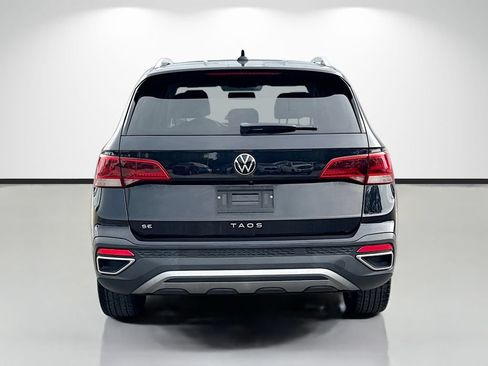 Used 2022 Volkswagen Taos SE FWD image 4