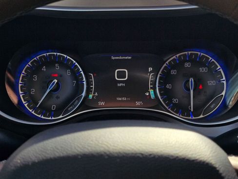 Used 2017 Chrysler Pacifica Limited image 26