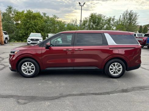 Used 2024 Kia Carnival LX FWD image 4