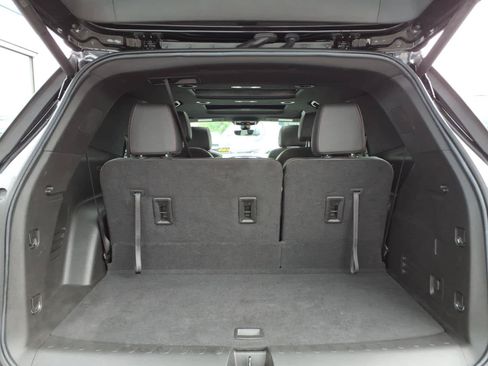 Used 2023 Chevrolet Traverse RS AWD/4WD image 23