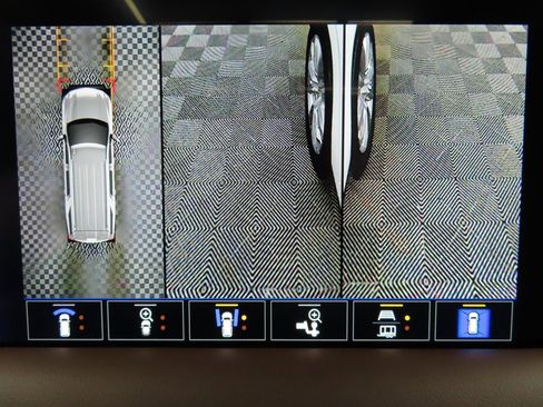 Used 2024 Chevrolet Suburban High Country image 20