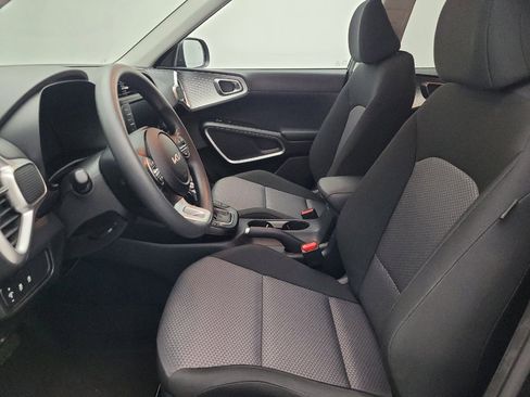 Used 2025 Kia Soul LX image 17