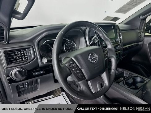 Used 2024 Nissan Titan SV image 9