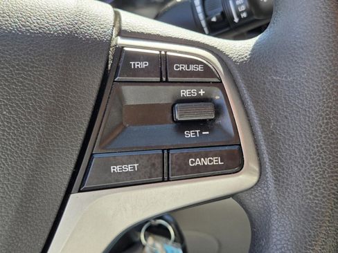 Used 2017 Hyundai Elantra SE FWD image 48