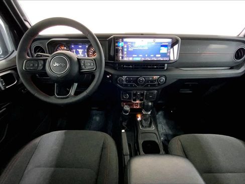 Used 2024 Jeep Wrangler Unlimited Rubicon w/ Convenience Group AWD/4WD image 15