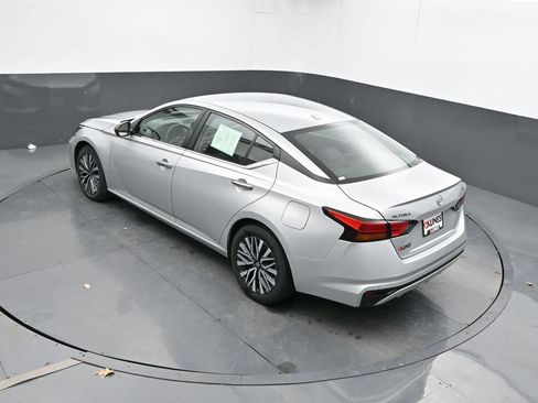 Used 2024 Nissan Altima 2.5 SV FWD image 32