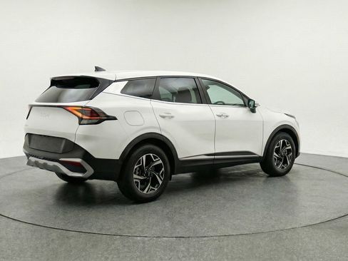 Used 2025 Kia Sportage LX FWD image 9