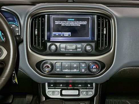 Used 2018 Chevrolet Colorado Z71 AWD/4WD image 12