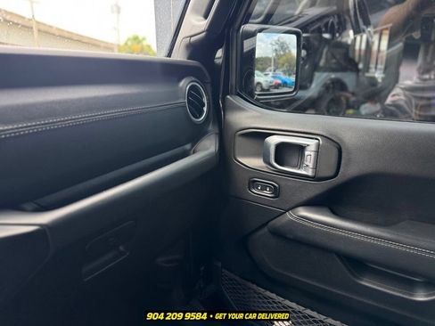 Used 2020 Jeep Wrangler Unlimited Sahara AWD/4WD image 17