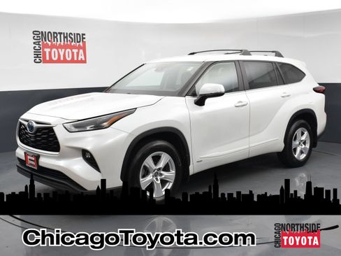 Used 2023 Toyota Highlander LE AWD/4WD image 1