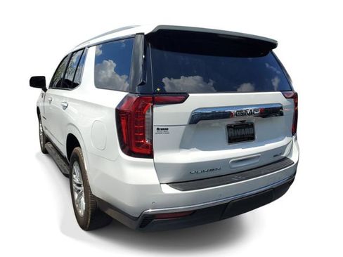 Used 2023 GMC Yukon SLT w/ SLT Luxury Package RWD image 3