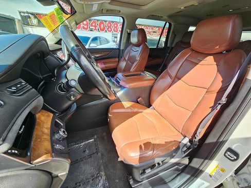 Used 2015 Cadillac Escalade Luxury image 13