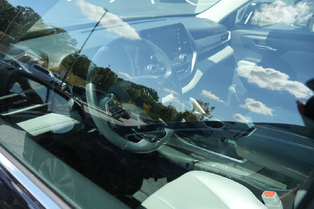 Used 2021 Toyota Highlander XLE FWD image 25