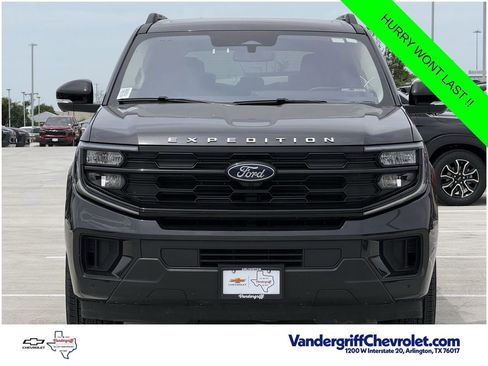Used 2025 Ford Expedition Active AWD/4WD image 7