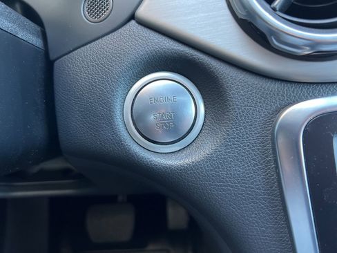 Used 2019 Mercedes-Benz GLA 250 4MATIC image 48