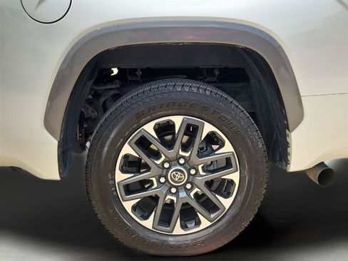 Used 2023 Toyota Tundra Limited AWD/4WD image 32