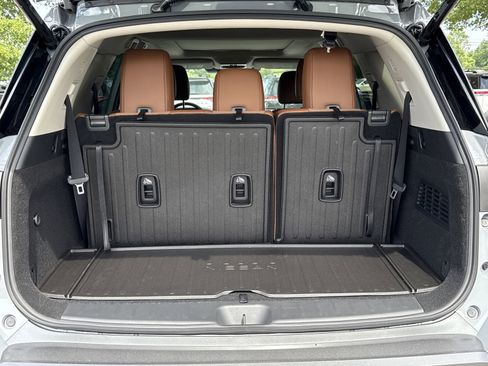 New 2026 Nissan Pathfinder Platinum FWD image 18