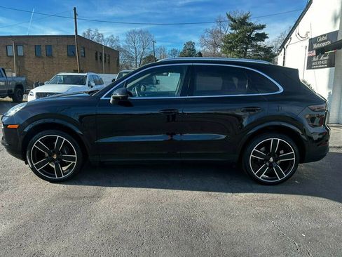 Used 2020 Porsche Cayenne w/ Premium Package image 2