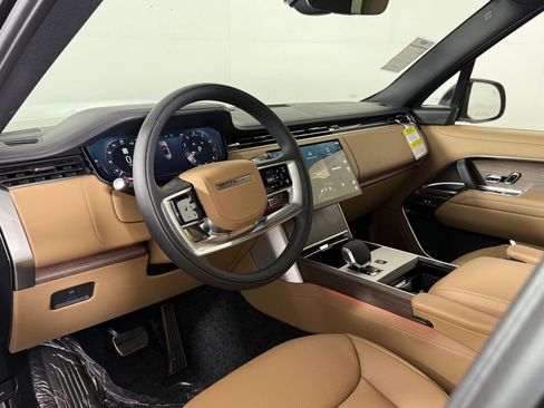 New 2026 Land Rover Range Rover Long Wheelbase SE image 4