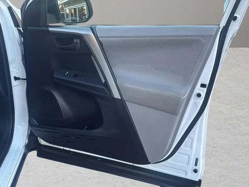 Used 2013 Toyota RAV4 XLE image 28