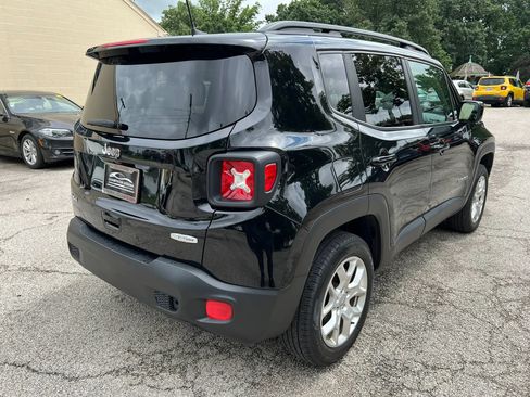 Used 2018 Jeep Renegade Latitude w/ Cold Weather Group AWD/4WD image 7