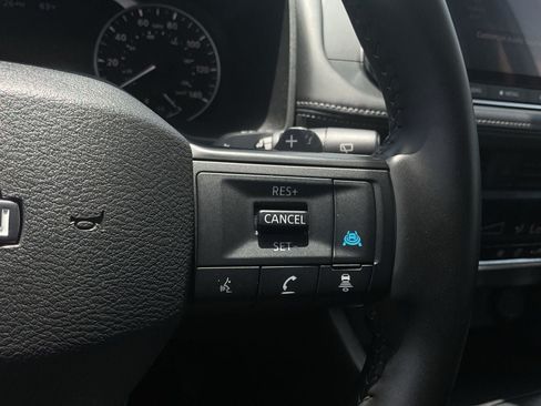 Used 2025 Nissan Rogue SV FWD image 19
