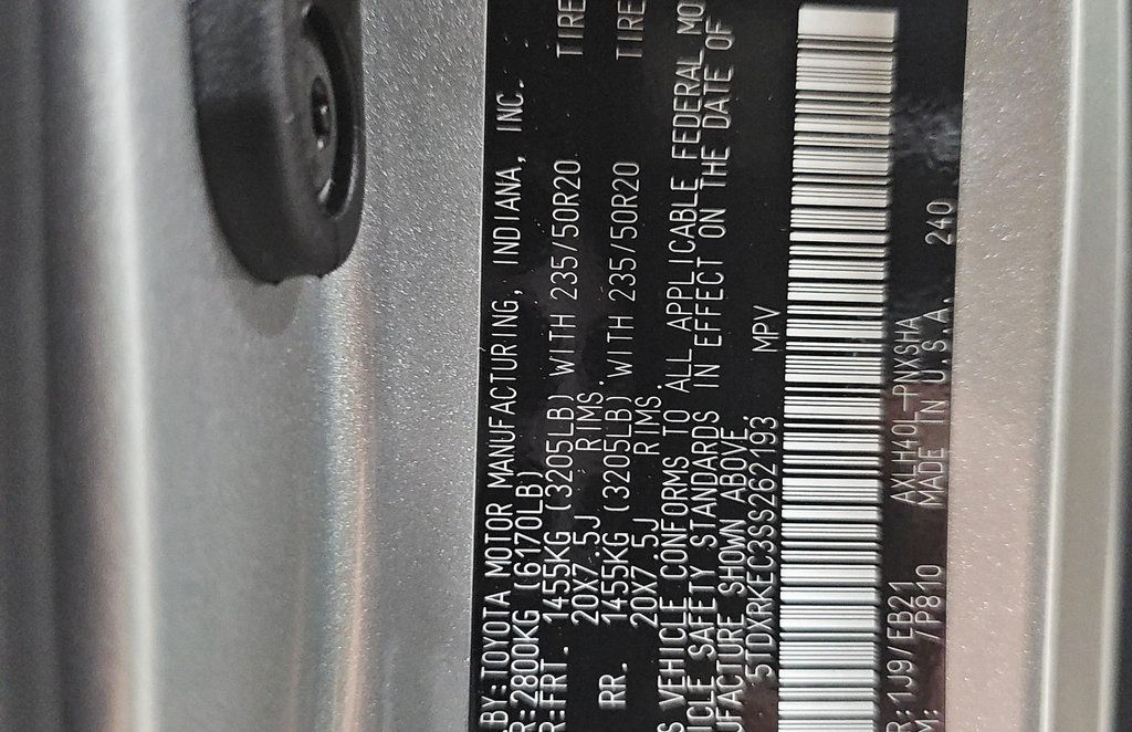 Used 2025 Toyota Sienna XSE FWD image 17