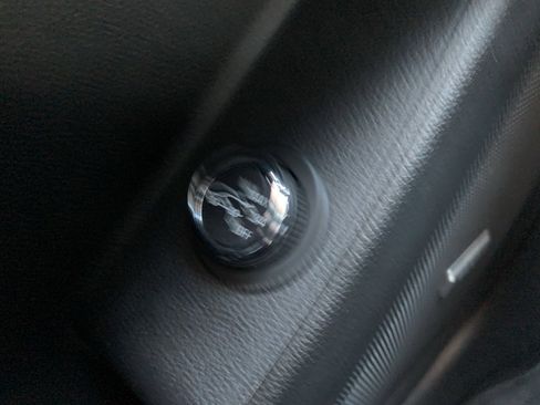 Used 2020 Chevrolet Traverse RS image 39