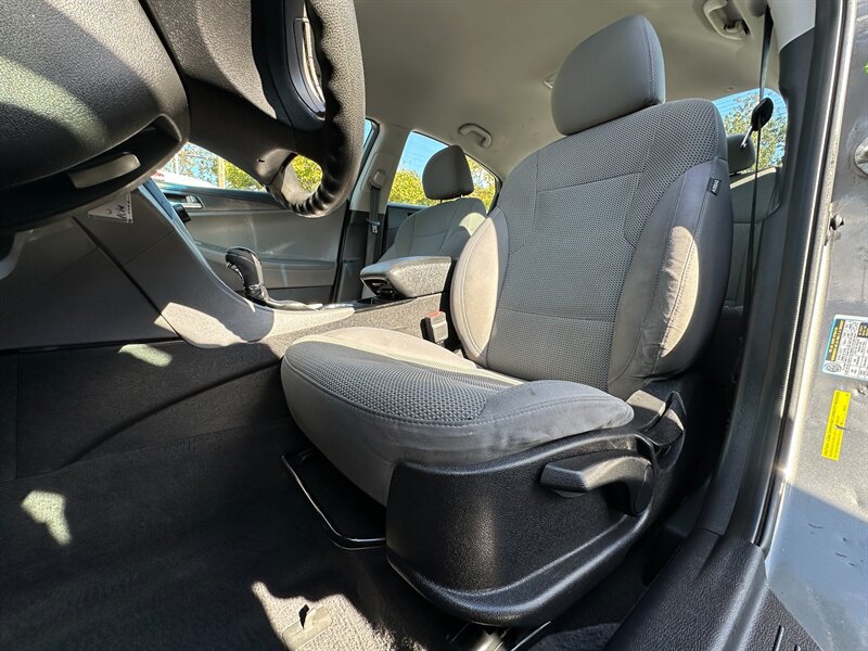 Used 2013 Hyundai Sonata GLS FWD image 12