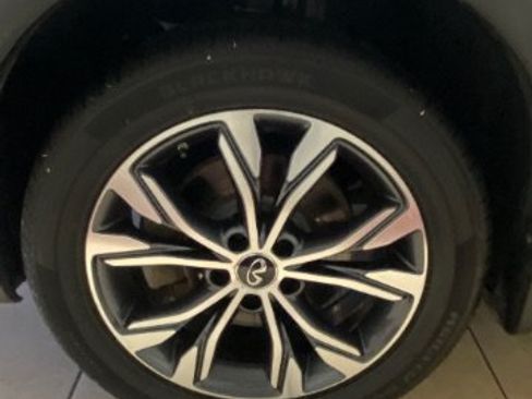 Used 2018 INFINITI QX30 Premium w/ Navigation Package AWD/4WD image 29