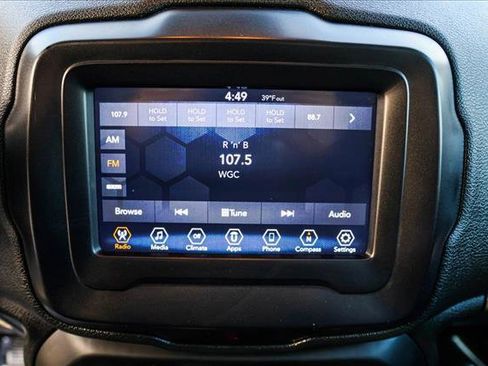 Used 2018 Jeep Renegade Latitude image 16