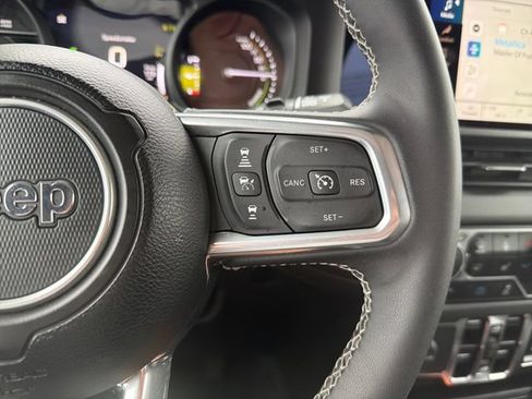 Used 2025 Jeep Wrangler Unlimited Sahara w/ Safety Group AWD/4WD image 17
