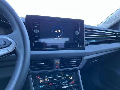 Used 2025 Volkswagen Jetta SE image 21