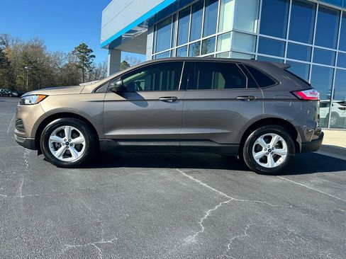 Used 2019 Ford Edge SE image 2