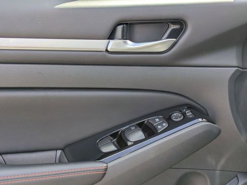 Used 2025 Nissan Altima 2.5 SR image 13