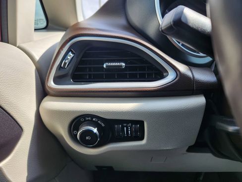 Used 2020 Chrysler Pacifica Touring w/ Cold Weather Group image 24