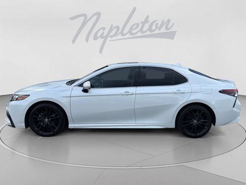 Used 2022 Toyota Camry XSE FWD image 4