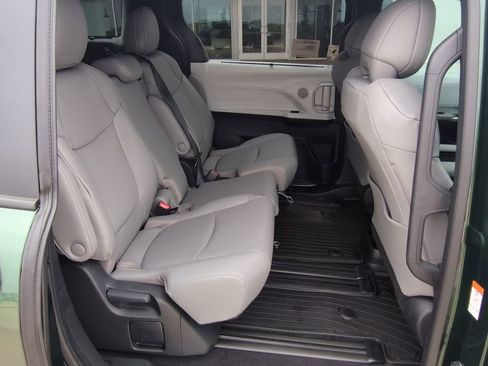 Used 2026 Toyota Sienna XLE image 14