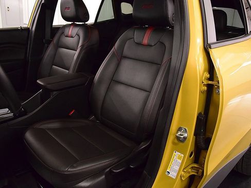 Used 2024 Chevrolet Trax RS w/ Sunroof Package FWD image 27