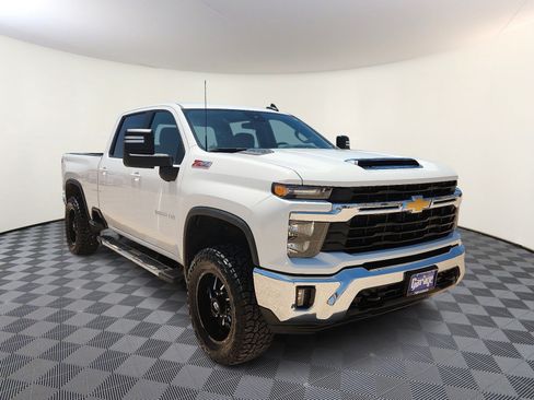 Used 2025 Chevrolet Silverado 2500 LT AWD/4WD image 6