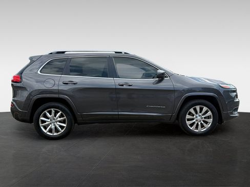 Used 2018 Jeep Cherokee Overland AWD/4WD image 4