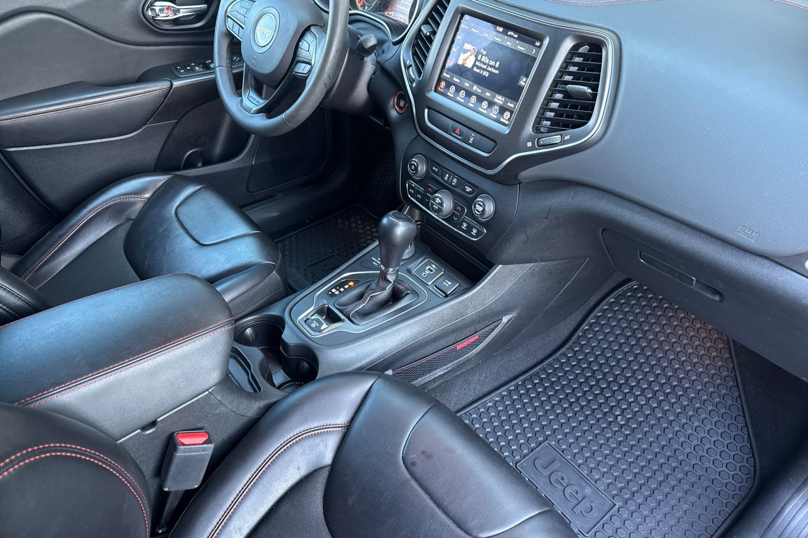 Used 2022 Jeep Cherokee Trailhawk w/ Comfort/Convenience Group AWD/4WD image 18
