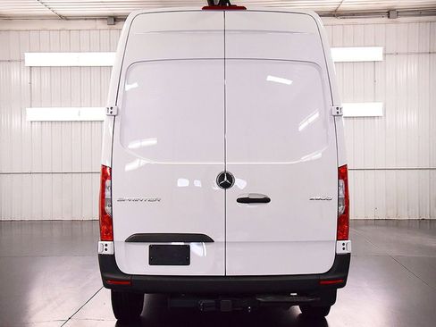 Used 2025 Mercedes-Benz Sprinter 2500 image 6