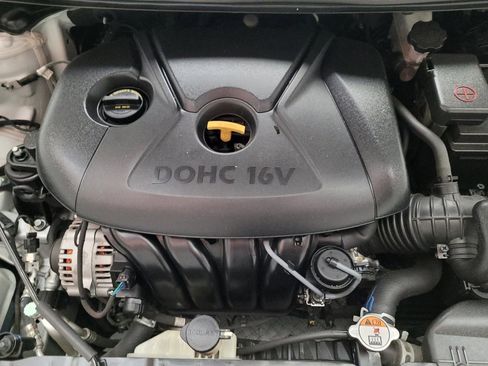 Used 2016 Hyundai Elantra SE image 30