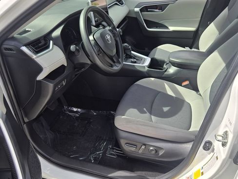 Used 2025 Toyota RAV4 XLE AWD/4WD image 10