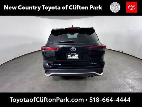 Used 2021 Toyota Highlander XSE AWD/4WD image 4
