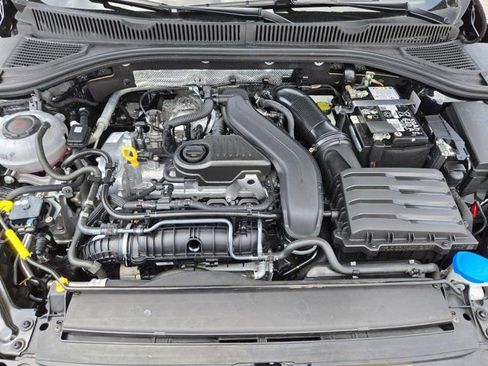 Used 2025 Volkswagen Jetta SE FWD image 32