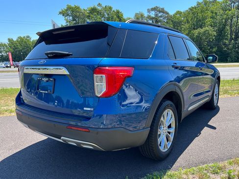 Used 2020 Ford Explorer XLT w/ Equipment Group 202A AWD/4WD image 9