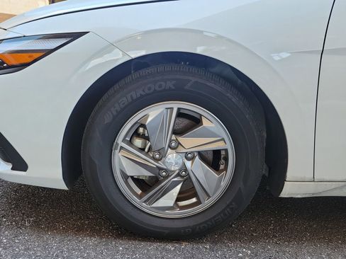 Used 2025 Hyundai Elantra SE w/ Cargo Package image 4