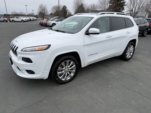 Used 2018 Jeep Cherokee Overland w/ Technology Group image 4